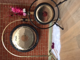 Join me for a Gong Bath at Holland House, Cropthorne A Gong Bath is a form of Sound Therapy, which has a therapeutic effect on the systems of the physical and energetic bodies. 